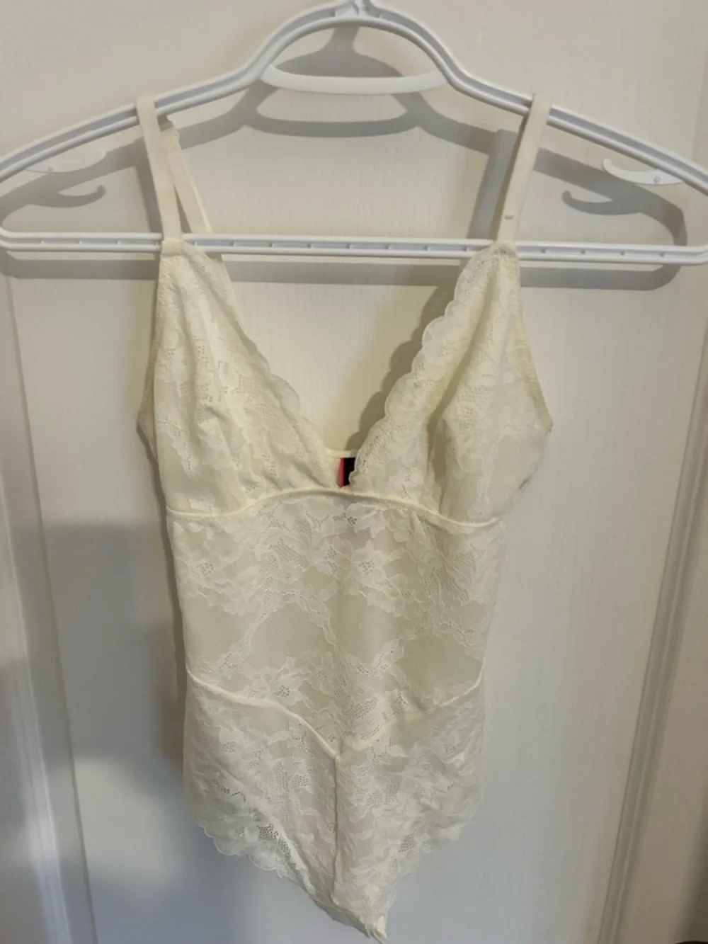 La SENZA Cream Lace V-Neck Bodysuit - Picture 2 of 4